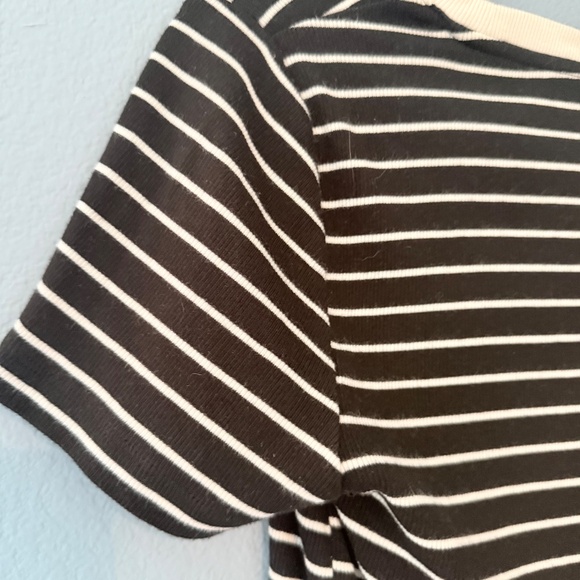 Gap Modern Tee Striped Size Medium - Picture 4 of 5